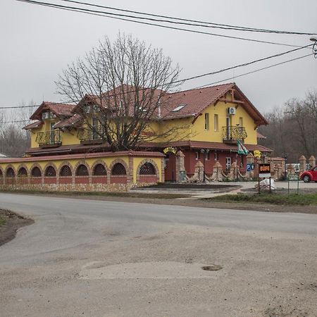 Verona Panzió Dobrokoz Exterior foto