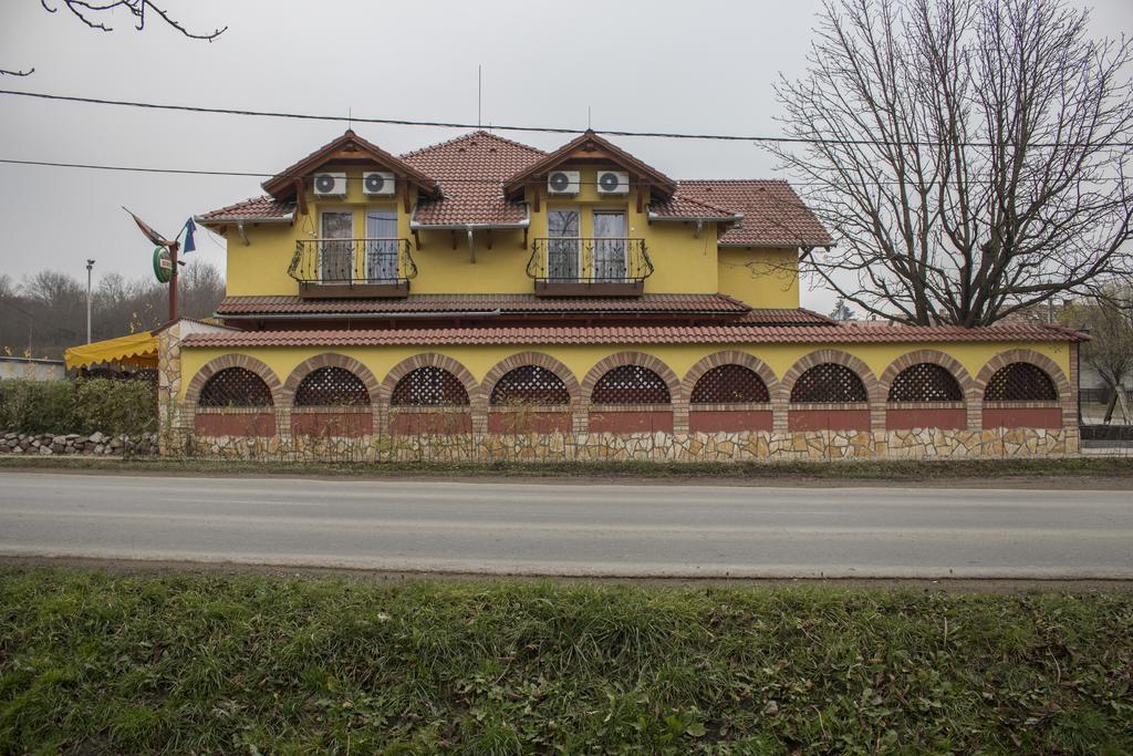 Verona Panzió Dobrokoz Exterior foto